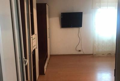 Garsonieră decomandată în Zăvoi - 4