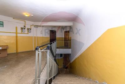 Apartament 2 camere/ 2 balcoane/de renovat-  zona Tractorul! - 29