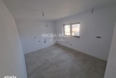 Casă cu 3 camere cu Teren 454 Mp în Cetate - 2