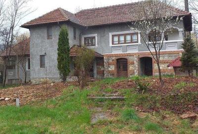 Casă cu 4 camere cu Teren 190 Mp în Central