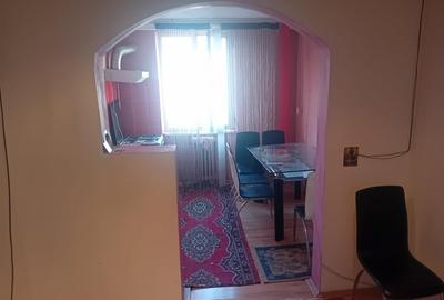 Apartament cu 3 camere decomandat în Mărăței