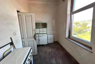 Apartament cu 3 camere semidecomandat în Central - 1