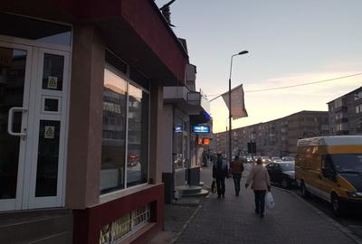 Spațiu comercial, de 50 mp, în Central - 7