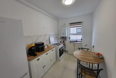 Apartament cu 3 camere decomandat, mobilat în Tractorul - 9