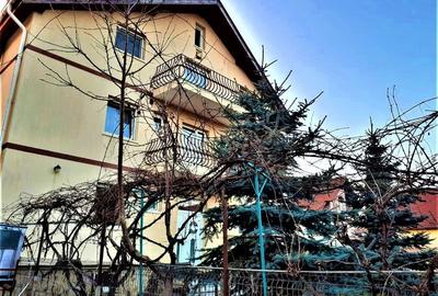 Casă individuală cu 10 camere în Tractorul