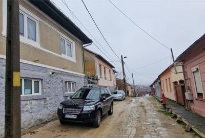 Resita Casa la Pret de Apartament,Parter, Etj 1 si Pod, Zona - 12
