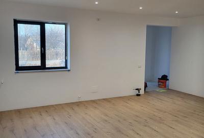 Casă cu 4 camere în Exterior Vest - 1