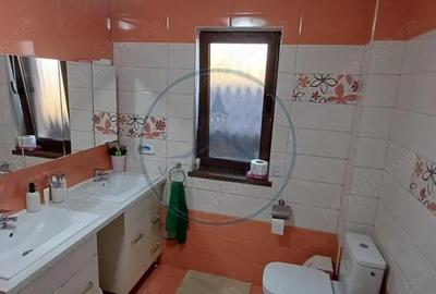 Casă cu Teren 995 Mp în Unirea - 12