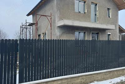 Casă cu 7 camere în Șerbănești - 1