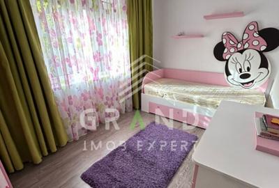 Apartament cu terasaStr. Campului,Mana?tur 4 camere - 6
