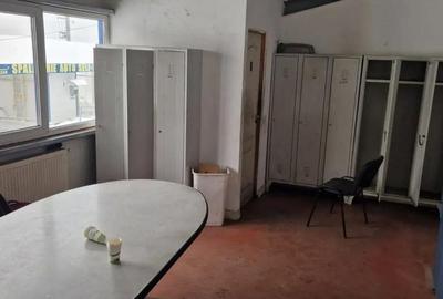 Spațiu comercial, de 220 mp, în Central - 4