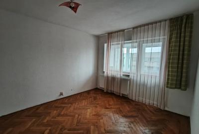 Apartament 3 camere de vanzare – zona 9 Mai, Targu Jiu - 3