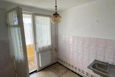 Vanzare apartament 2 camere Micro 16 (Capatul Troleului) - 2