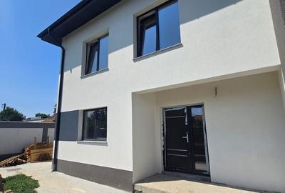 Agigea-Primarie, vila P+1, SD 125 mp, 4 camere, teren in proprietate de 260 mp - 12