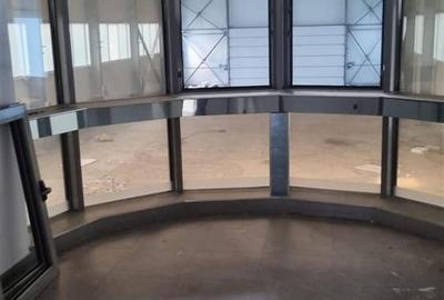 Spațiu comercial, de 1,020 mp, în B-dul București - 2