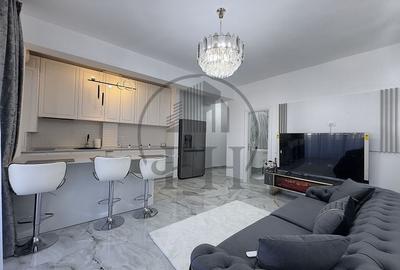 Apartament cu 3 camere semidecomandat, mobilat în Sud