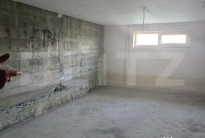 Casă cu 8 camere cu Teren 1500 Mp în Central - 2