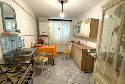 Casa centrala cu teren generos - 800 mp teren - 8