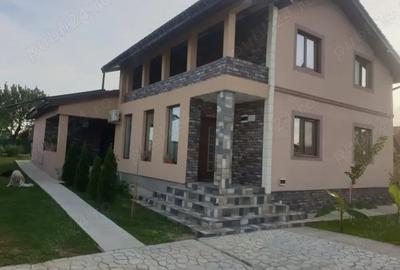 Vand casa individuala