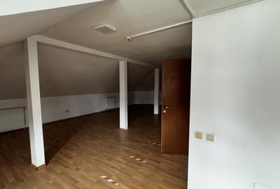 Casă individuală cu 12 camere cu Canalizare în Sisești - 13