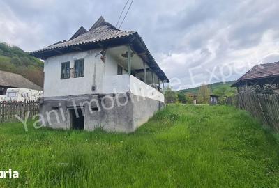 Casă cu 2 camere cu Teren 685 Mp în Mălureni - 1
