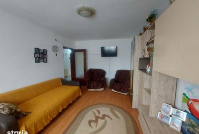 Apartament cu 3 camere decomandat în Micro 11 - 14