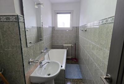 Trapezului, chiar la metrou 1 Decembrie 1918,, bloc mixt, reabilitat - 8