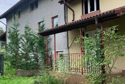 Casă cu 5 camere cu Teren 1000 Mp în Central