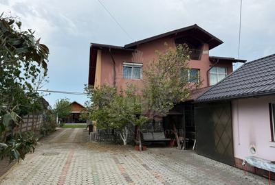 Casă individuală cu 8 camere cu Canalizare în Podenii Noi - 1