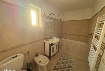 Casă cu 4 camere cu Teren 150 Mp în Florești