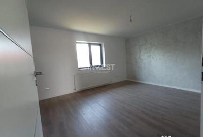 Casă cu 4 camere cu Teren 250 Mp în Central