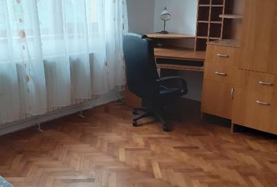 Proprietar dau în chirie apartament cu 2 camere decomandat