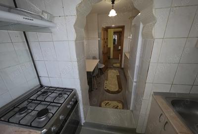 De inchiriat, apartament 3 camere, etaj 3, zona piata Micro 17 - 2