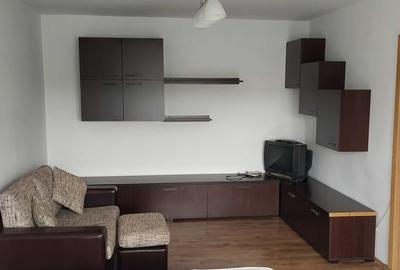 Apartament cu 2 camere decomandat, mobilat în Tei