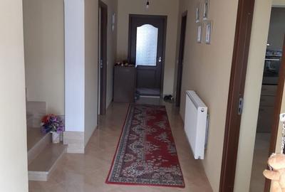 Casă cu 4 camere în Central - 3