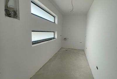 Casă cu 4 camere decomandat cu Teren 440 Mp în Central - 4