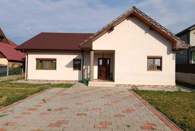 Casă cu 4 camere decomandat în Sânnicoară - 8