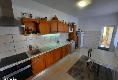 Casă cu 5 camere cu Teren 675 Mp în Burdea - 2