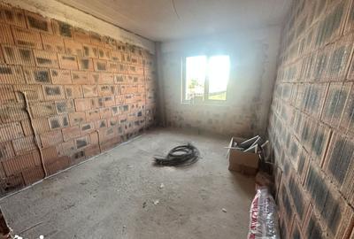 Casă cu 4 camere cu Teren 242 Mp în Central - 2