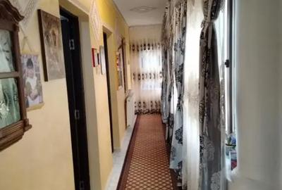 Casă cu 5 camere cu Canalizare în Central - 9