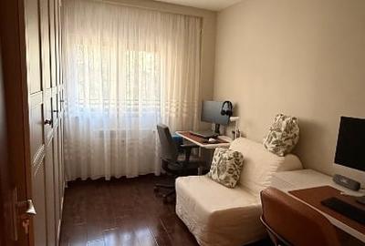 Apartament cu 3 camere decomandat, mobilat în Vitan - 9