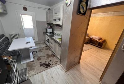 Apartament cu 3 camere decomandat în Canta