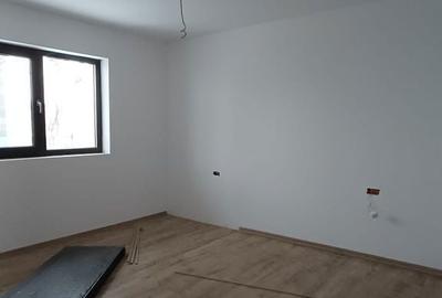 Casă cu 4 camere cu Teren 300 Mp în Central - 13