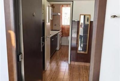 Vanzare Apartament 2 Camere Semidecomandat Piata Sudului - 1