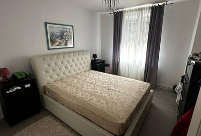 Apartament cu 4 camere decomandat în Găești - 2