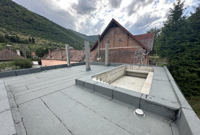 Casă cu 7 camere cu Canalizare în Gura Râului - 2