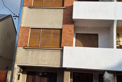 Casa de vanzare singur in curte zona centrala Oradea - 3