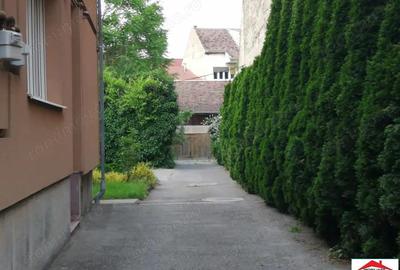 Casa cu spatii comerciale si locuinta zona centrala Casa cu spatii comerciale si locuinta zona centrala - 3