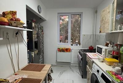 Apartament cu 3 camere decomandat în Rahova - 2