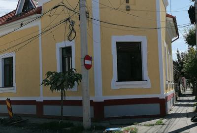 Casă cu 4 camere în Central - 2